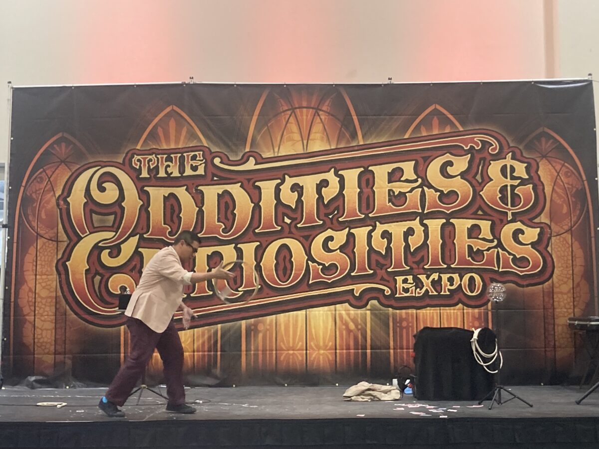 Feeling Small Onstage Magicshow Tips