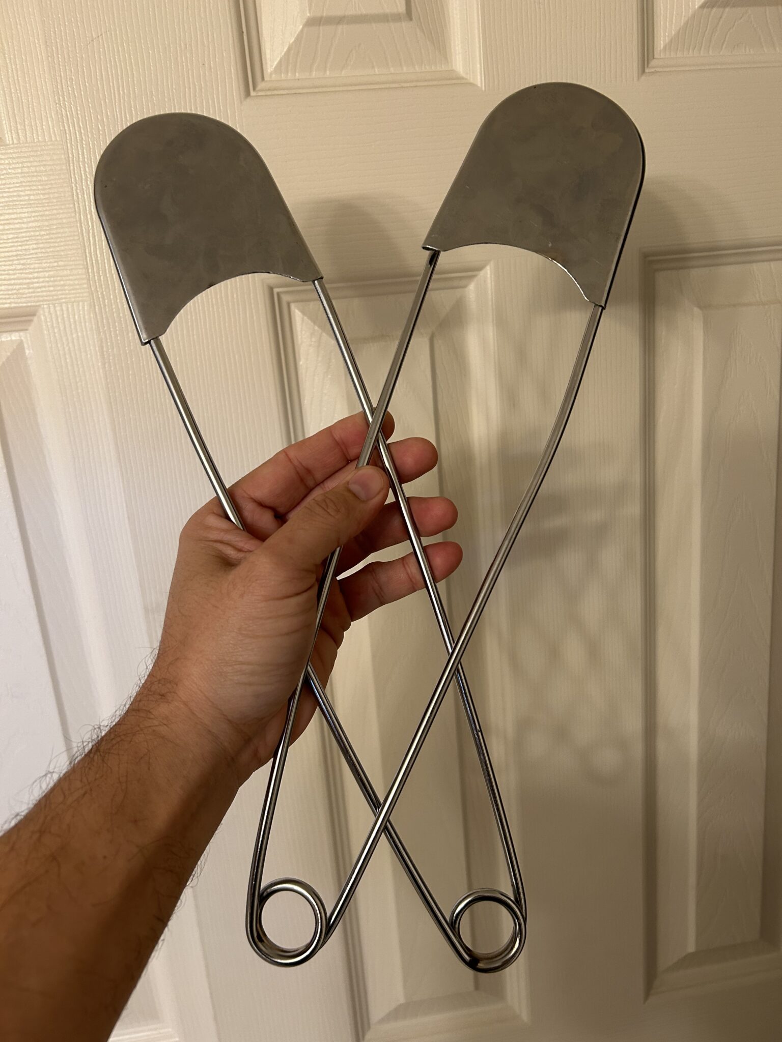 Linking Pins on Stage MagicShow.Tips